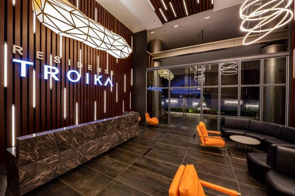 Troika Penthouse 2 L35 Apartment *